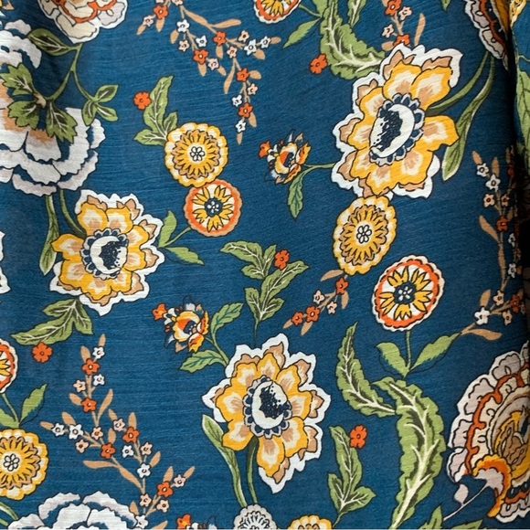 Ann Taylor Factory beautiful satin teal floral blouse.‎ Size M - Picture 5 of 8